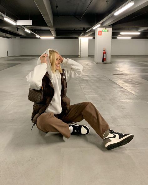 Jordan 1 Mocha, Puffer Vest Outfit, Jordan Outfit, Brown Jeans, Ootd Inspo, Brown Outfit, Parking Garage, Comfy Sweatshirt, Streetwear Fashion Women