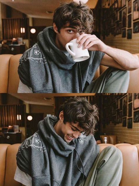 Noah Centino :) Peter Kavinsky, Rom Coms, Noah Centineo, Lara Jean, Romantic Films, Handsome Guys, Tumblr Boys, Christian Grey, Poses For Men