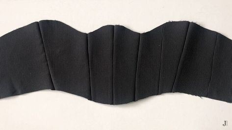 This is a guide on how to make a corset belt. Learn how to DIY a corset belt in this step-by-step tutorial. Corset Belt Diy, Diy Corset Belt, Make A Corset, How To Make A Corset, Diy Corset, Belt Diy, Clothing Alterations, Diy Belts, Corset Boning