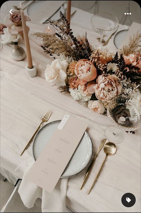 Light Pink Wedding Ideas, Peonies Wedding Table, Peonies Wedding Centerpieces, Peonies Wedding Decoration, Blush Fall Wedding, Pink Boho Wedding, Neutral Wedding Decor, Boho Centerpiece, Blush Color Palette