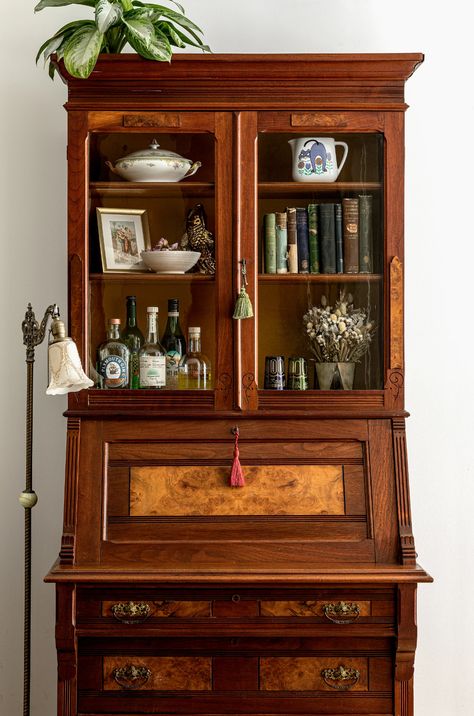 Antique Interior Design Vintage Modern, Mixing Modern And Antique Furniture, Vintage Modern Home, Ikea Shelving Unit, Herringbone Tile Pattern, Antique Interior Design, Vintage Furniture Antique, Hutch Decor, Brooklyn Apartment