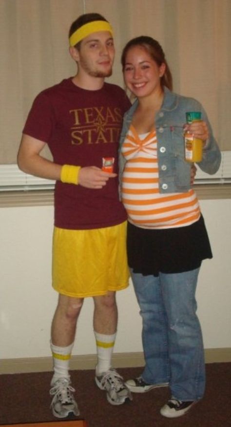 Juno & Bleeker Halloween Juno Halloween Costume, Juno Costume, Family Themed Halloween Costumes, Pregnancy Costumes, Pregnant Halloween Costumes, Themed Halloween Costumes, Clever Halloween Costumes, Pregnant Halloween, Black Halloween Dress