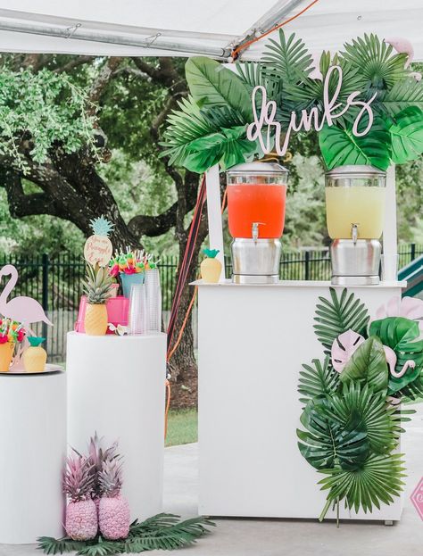 Love this drink station for a tropical birthday party with lots of palm leaves and pineapples. All the party details from event designer Carolina of MINT Event Design in Austin, TX can be found on www.minteventdesign.com. Tiki Bar Decorations Luau Party, Luau Bday Party Ideas, Aloha Party Ideas, Tiki Party Ideas, Tropical Birthday Party Ideas, Tropical Birthday Theme, Tropisk Fest, Tiki Theme, Beverage Station Party