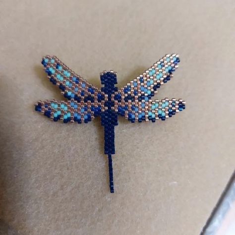 Beaded Insects, Pony Bead Projects, Beaded Dragonfly, Seed Bead Jewelry Patterns, Beaded Stuff, Pony Bead Patterns, Beading Inspiration, Beaded Earring, Pola Kristik