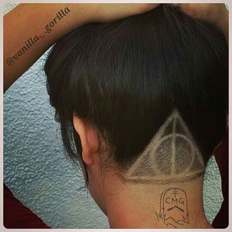 The deathly hallows under cut Undercut Hair Designs, Undercut Hair, Undercut Hairstyles Women, Undercut Designs, Undercut Long Hair, Shaved Hair Designs, Hair Tattoos, 90's Fashion, Easy Hair