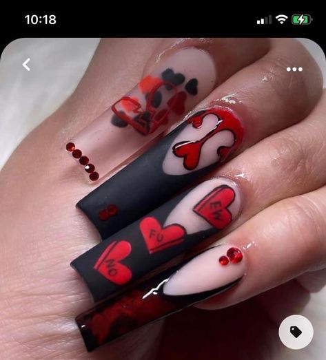 Valentines Day Xl Nails, Red And Black Acrylic Nails Designs Ideas, Black Vday Nails Acrylic, Purple And Black Valentine Nails, Black V Day Nails, Valentine Black Nails, Black Nails For Valentine's Day, Black Valentine Nails Design, Red Nails With Black Underneath