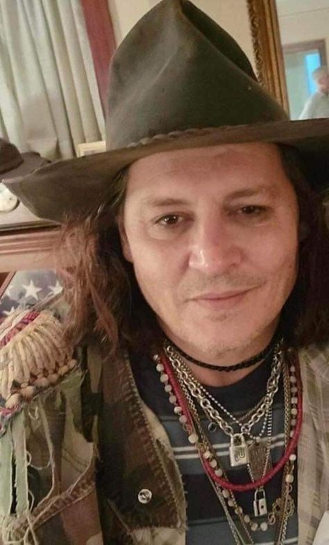 Johnny Depp Selfie, Johnny Depp Tattoos, Johnny Depp News, Johnny Depp Funny, Johnny Depp Wallpaper, John Depp, The Hollywood Vampires, Deep Photos, Johnny Depp Style