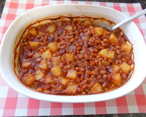 "These beans are super easy to make and delicious. The added pineapple gives it a nice sweet and sour taste, making it hard to resist a second plate. I can't wait to serve these at my next BBQ." Pineapple Baked Beans, Pineapple Bake, Pineapple Baked, Bake Beans, Simple Baked Beans Recipe, Easy Baked Beans, Beans Recipes, Simple Dinners, Delicious Sides