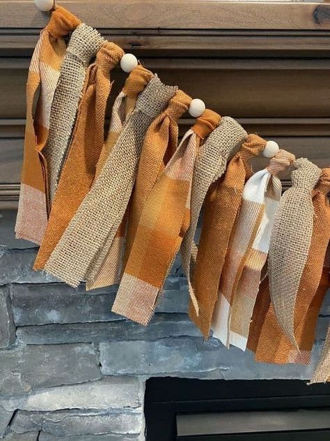 Diy Mantles, Diy Fall Garland Ideas, Fall Rag Garland, Fall Garland Ideas, Fall Garland Diy, Spooky Board, Diy Fall Garland, Rag Tie Garland, Halloween Bunting