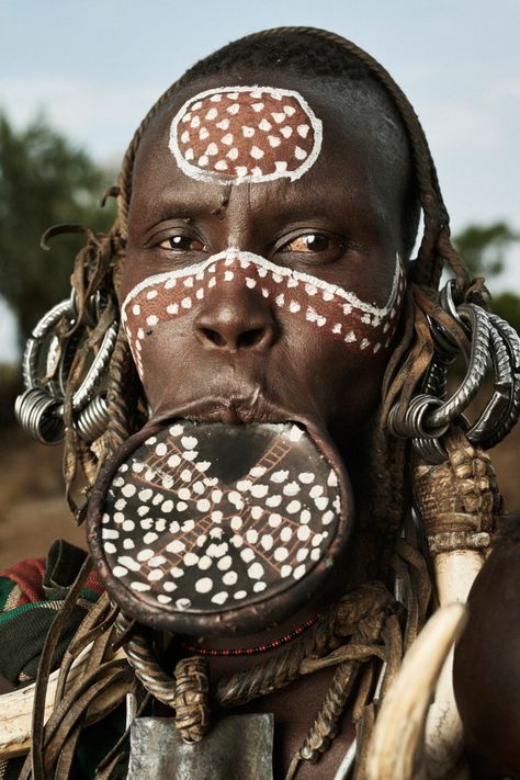 Mursi beauty. by Adam Koziol at Coroflot.com Mursi Tribe Ethiopia, African American Artwork, Africa People, Mursi Tribe, African People, African History, Lip Art, African Culture, People Of The World