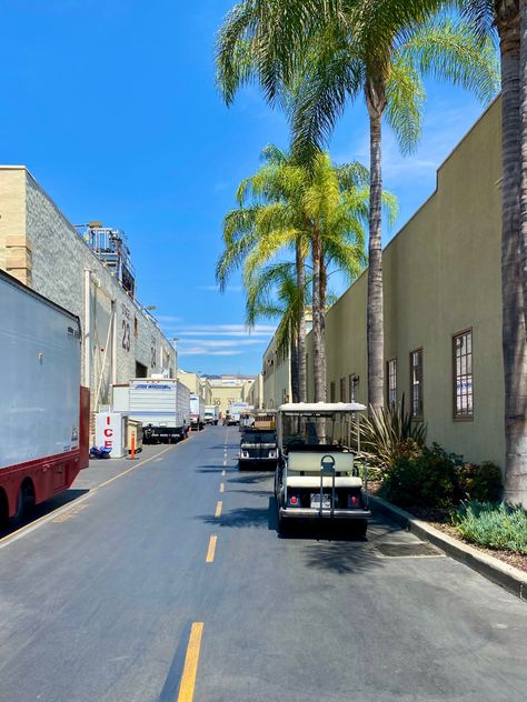 #paramount #cinema #film #backstage #backlot #hollywood Hollywood Film Set Aesthetic, Film Actor Aesthetic, Hollywood Behind The Scenes, Paramount Studios Hollywood, Paramount Aesthetic, Hollywood Film Aesthetic, Film Set Trailer, Backstage Movie Set Aesthetic, Movie Set Trailer