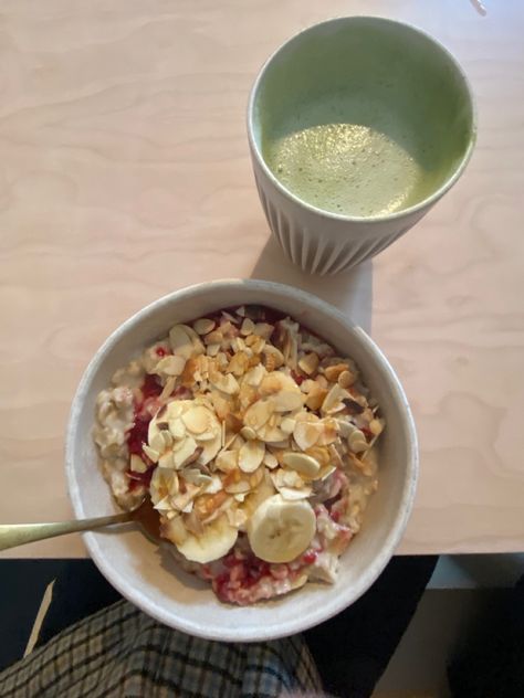 raspberry and banana oatmeal with matcha