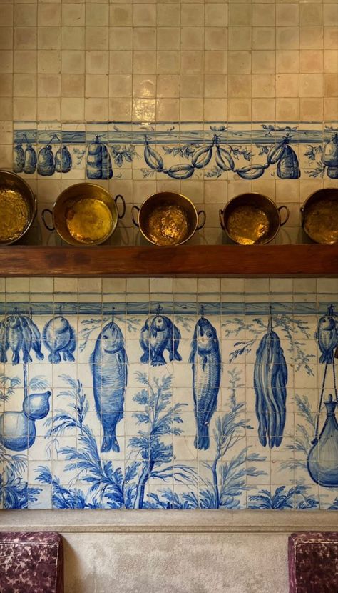 Portuguese Inspired Kitchen, Portuguese Tile Backsplash, Portuguese Style Home, Portuguese Tiles Bathroom, Portuguese Interior Design, Portuguese Tiles Kitchen, Portuguese House, Portuguese Tiles, Mediterranean Homes