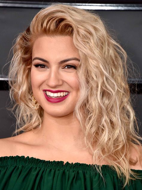 The $5 Product Behind Tori Kelly's Perfect Grammys Curls Tori Kelly Hair, Modern Perm, Kelly Hair, Grammys 2017, Top Knots, Tori Kelly, Grey Wig, Hair Help, Lace Hair