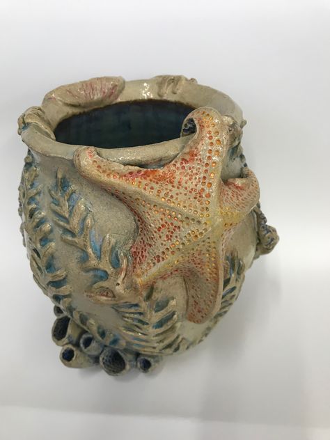 Coil Vessels Ideas, Ocean Ceramics Ideas, Sea Animals Ceramics, Ceramic Jellyfish, Slip Trailing Pottery, Ocean Ceramics, Ocean Themed Pottery, Ceramics Sea Inspired, Ocean Inspired Ceramics