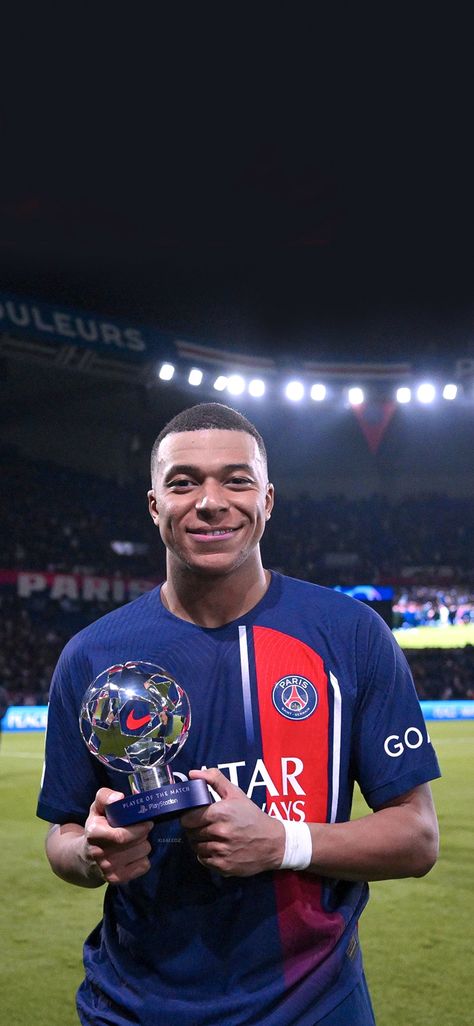 Mbappe Wallpapers Barba Branca One Piece, Neymar Barcelona, French Football Players, Michael Jordan Pictures, Cristino Ronaldo, Soccer Photography, Different Person, Football Players Images, Football Images