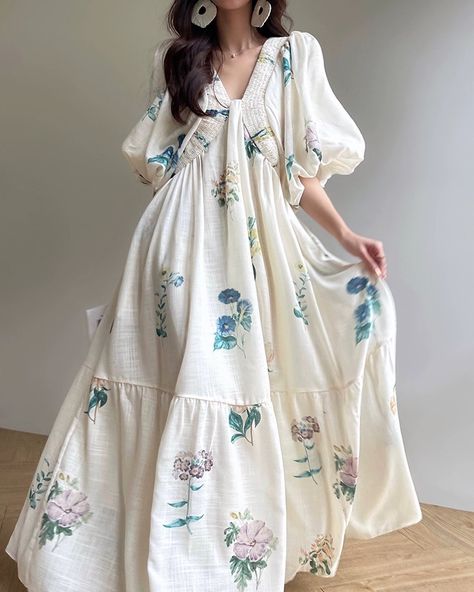 New!! ✨ Aconiconi｜Gardenia Glamour Long Flowy Dress 🌸 Available now on our website 💕 —> link in bio 🥰 Long Dress Patterns, Long Flowy Dress, Mid Calf Dresses, Long Summer Dresses, Vacation Style, Boho Stil, Flowy Dress, Outfit Casual, Dress Summer