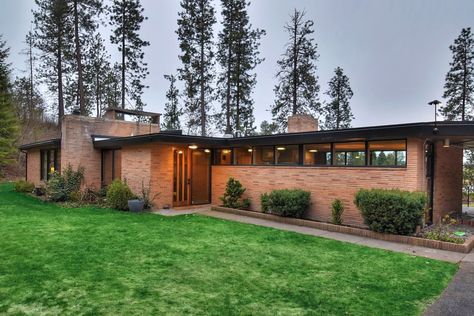 Mid Century Modern Ranch Exterior, Mid Century Modern Homes Exterior, Mid Century Modern House Exterior, Mid Century Modern Ranch, Mid Century Modern Exterior, Midcentury Architecture, Mid Century Exterior, Ranch House Exterior, Atomic Ranch