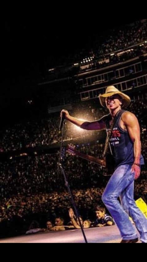 Kenny Chesney Wallpaper, Concert Wall, Kenny Chesney Videos, Kenny Chesney Tour, Kenny Chesney Concert, Kenney Chesney, No Shoes Nation, Tim Mcgraw Faith Hill, Bret Michaels