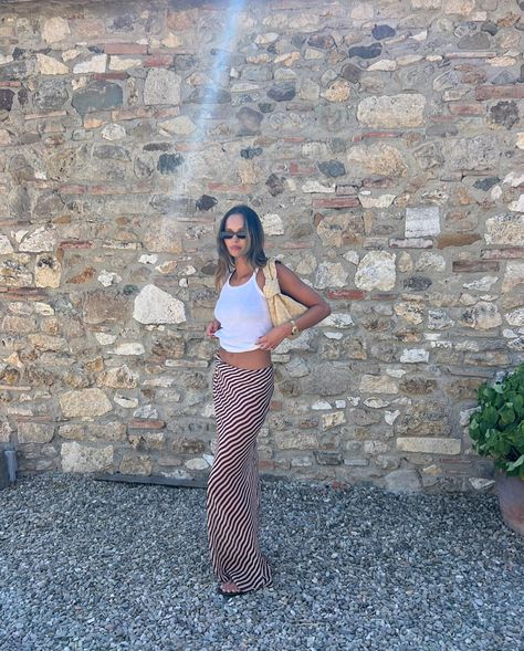 Pia Mance | celebrating love under the Tuscan sun | Instagram Yellow Skirt Outfits, Natalie Rolt, Thailand Outfit, Chic Streetwear, Under The Tuscan Sun, Australia Fashion, White Striped Skirt, Spring Break Outfit, Europe Outfits