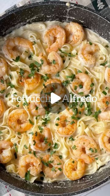 Nancy D Martínez G on Instagram: "FETTUCCINE ALFREDO con CAMARONES al estilo de PROVECHITO MONTERREY

👇🏽TOMA NOTA y acuérdate de GUARDAR la receta para hacerla después

YO LE PUSE:
-500 g pasta fettuccine
-Camarones grandes (te recomiendo de DoMare)
-Sal, pimienta y ajo en polvo al gusto
-1 Cda de mantequilla para dorar camarones
-4 Ajos picaditos
-2 Cdas de mantequilla para dorar los ajos
-60 g de Queso crema
-1 taza de Leche ENTERA
-1 taza de queso parmesano rallado
-½ taza de media crema (o 190 g)
-½ cdta de sal
-¼ cdta de Pimienta
-¼ cdta de ajo en polvo
-Reserva Agua de la cocción de la pasta
-Perejil fresco picado
 
CÓMO LO HAGO
1. Ya limpios los camarones sazona con sal, pimienta y ajo en polvo
2. Masajéalos bien y llévalos a dorar con mantequilla (3 minutos de cada lado aprox). Pasta Alfredo Receta, Pasta Fettuccine, Shrimp Fettuccine Alfredo, Fettuccine Noodles, Pasta Recipes Alfredo, Fettuccine Alfredo Recipes, Classic Italian Dishes, Alfredo Recipe, Fettuccine Alfredo