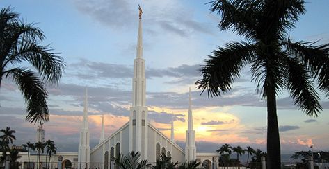 Lds Church History, Pretty Buildings, Philippines Manila, Temple Lds, Lds Living, Mormon Temples, Lds General Conference, Temple Square, Bacolod