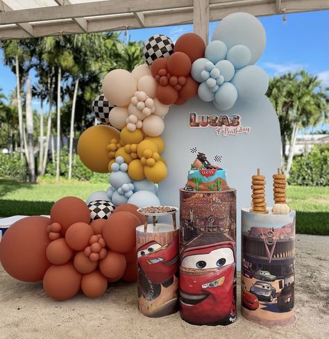 Cars Balloon Backdrop, Pixar Cars Balloon Garland, Lightning Mcqueen Birthday Centerpieces, Cars Backdrop Birthday Parties, Disney Cars Balloon Garland, Cars Birthday Decor, Mater Birthday Party, Mcqueen Birthday Party Decoration, Cars First Birthday Party