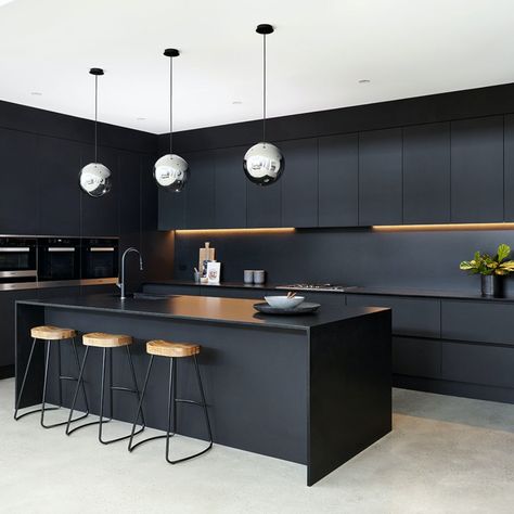 Kitchen Wall Tiles Design, Modern Black Kitchen, Desain Pantry, Room Vibes, Kabinet Dapur, Kitchen Redesign, Black Kitchen Cabinets, Kitchen Design Modern White, Kitchen Interior Design Decor