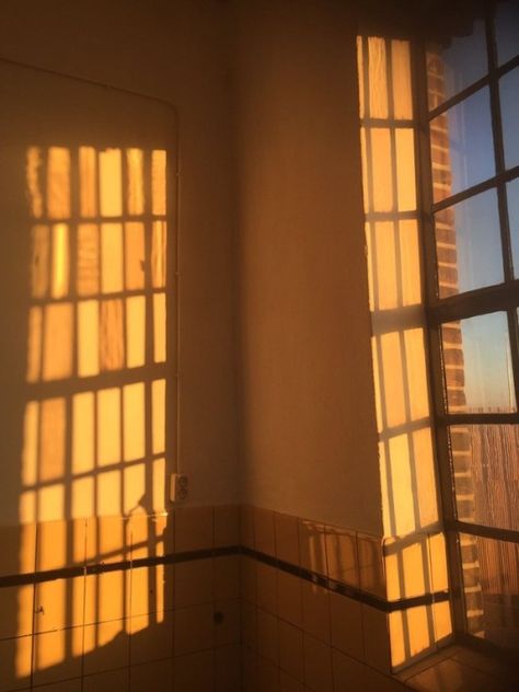 Sun Blinds, Gold Aesthetic, Orange Aesthetic, Trendy Wallpaper, Yellow Art, Yellow Aesthetic, Yellow Light, Aesthetic Colors, Brown Aesthetic