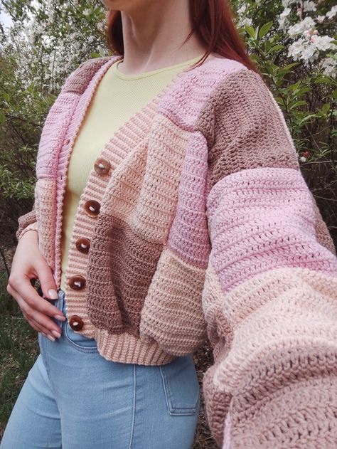 Кофта связанная крючком Woolen Sweater Handmade, Woolen Cardigan, Woolen Dress, Crochet Sweater Design, Winter Crochet, Color Combos Outfit, Beginner Crochet Tutorial, Woolen Sweaters, Handmade Sweater