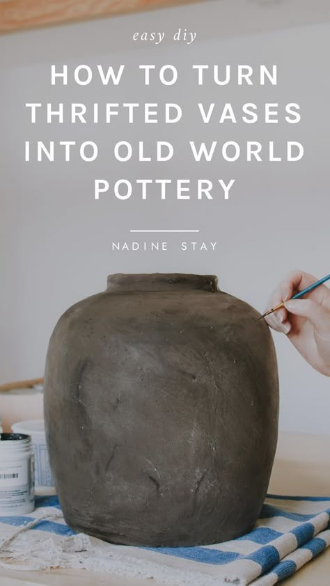 Diy Old Pottery Vase, Old World Pottery Diy, Diy Faux Clay Vase, How To Make Vases Look Like Pottery, How To Paint Vases To Look Like Pottery, Diy Antique Pottery, Thrifted Vases Diy, Faux Pottery Paint, Diy Black Vase Ideas