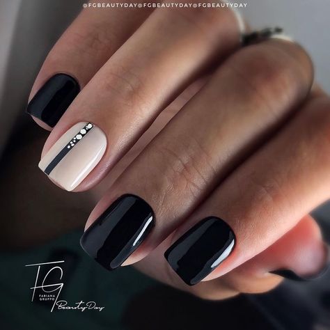 Gel Nails August 2023, Simple Nail Designs 2023, French Style Nails Classy, Dressy Nails Classy, Short Squoval Nails Design Classy, Nokti 2022, Short Black Nails Designs Classy, Nude And Black Nails Almond, Short Black Halloween Nails