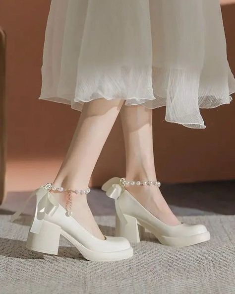 Korean Heels, Pearl High Heels, Pretty Wedding Dresses, Fashion Drawing Dresses, Girly Shoes, Bow Shoes, Jane Shoes, Leather Shoes Men, Heel Type