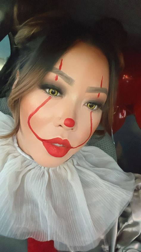 Pennywise Easy Makeup, Carnevil Clown Makeup, Pennywise Makeup Simple, Pennywise Make Up Girl, Halloween Costume Ideas Clown, Pennywise Costume Makeup, Easy Pennywise Costume, Pennywise Makeup Easy, Pennywise Halloween Costume Diy