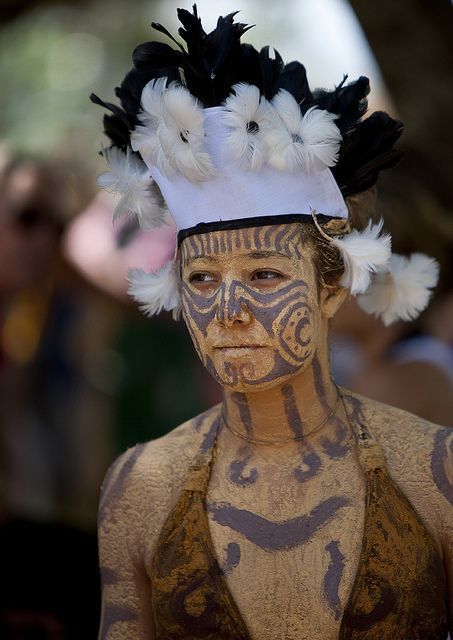 Native Character, Easter Island Chile, Island Women, Travel Chile, Carnival Parade, Dance Competitions, Eric Lafforgue, Cultural Celebration, Easter Island