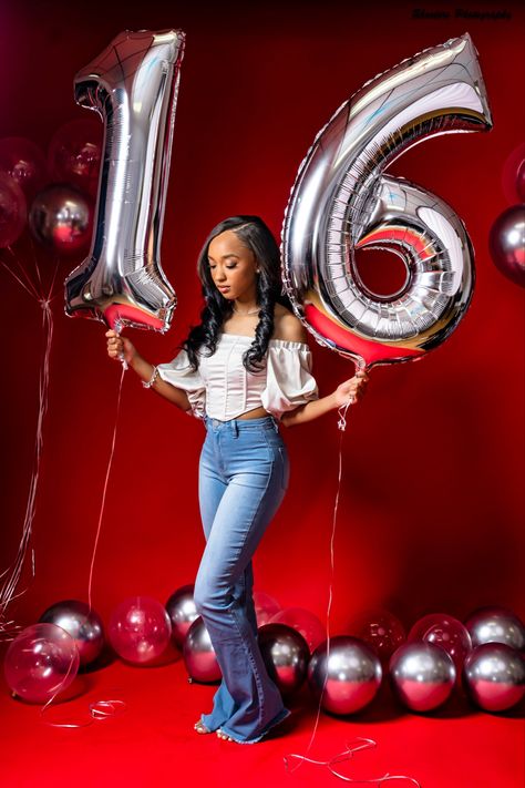 Sweet 16 Photo Ideas Photography, Birthday Themes Outfits, 16tg Birthday Photoshoot, Bday Photoshoot Ideas 16, Birthday Photoshoot Ideas Sweet 16 Outfits, 13th Bday Outfit Ideas, 16 Birthday Photoshoot Outfits, Sweet Sixteen Photoshoot Ideas, Sweet 16th Photo Shoot Ideas