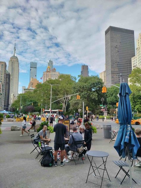 Madison Square Park in NYC photos by nycmoments.nyc Madison Square Park Nyc, Washington Square Park Nyc, Madison Square Park, Nyc Landmarks, Flatiron Building, Nyc Park, Washington Square Park, Madison Square Garden, Madison Square