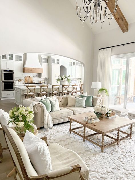 Southern Living Room, French Farmhouse Living Room, French Country Family Room, Country Family Room, Airy Living Room, Apple Event, Den Decor, My Texas House, French Country Living