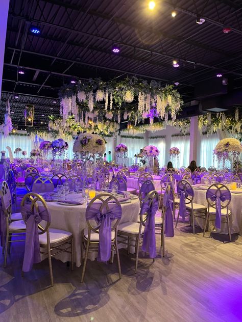 Light Purple 15 Decorations, Purple Quinceanera Decor, Fairytale Quinceanera Theme Purple, Tangled Debut Theme Ideas, Quince Decorations Purple And Gold, Purple 16th Birthday Party, Tangled Prom Theme Decoration, Champagne And Purple Quinceanera Theme, Repunzle Sweet 16 Theme