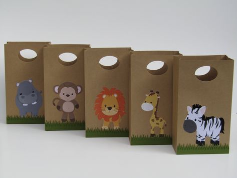 Jungle Themed Birthday Party, Safari Party Favors, Jungle Theme Birthday Party, 1st Birthday Favors, Jungle Thema, Wild Birthday Party, Jungle Theme Birthday, Jungle Birthday Party, Safari Theme Birthday