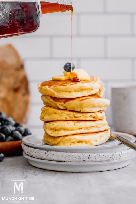 Make fluffy pancakes using sourdough discard. This recipe will give you the best sourdough pancakes with crisp edges and a fluffy interior. Sourdough Starter Pancakes, Japanese Pancake Recipe, Dough Starter Recipe, Sourdough Pancakes Recipe, Oat Flour Pancakes, Oatmeal Biscuits, Pancake Griddle, Recipe Using Sourdough Starter, Puff Pancake