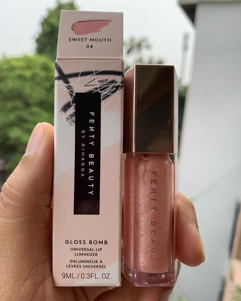 FENTY BEAUTY GLOSS BOMB - Sweet mouth Fenty Gloss Sweet Mouth, Fenty Gloss, Fenty Beauty Gloss Bomb, Lip Gloss Shades, Bday List, Fenty Beauty, Christmas List, Rihanna, Lip Gloss