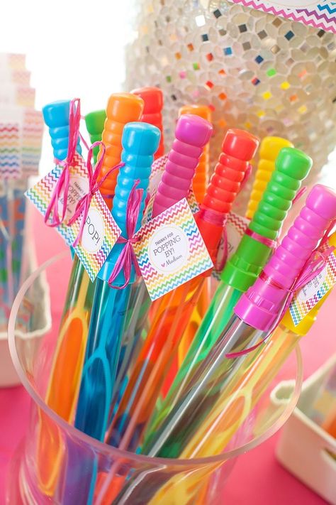 Popsicle Party Ideas, Barbie Pool Party, Bubble Birthday Parties, Popsicle Party, Pool Party Kids, Pool Party Favors, Bubble Birthday, Birthday Giveaways, Bubble Party