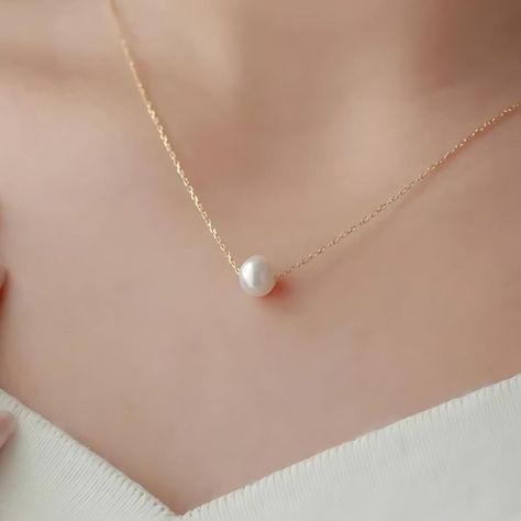 Golden Chain Pearl Necklace | 𝐋𝐢𝐯𝐞 𝐍𝐨𝐰 ' 'Treat yourself to a touch of luxury at budget-friendly prices! 💎 Dive into our jewelry wonderland, featuring bracelets, ponies, necklaces, earrings, and rings and find the perfect piece that speaks to you! ✨💖 💌 DM to place your order 🇵🇰 Delivering nationwide . . . . #Jewelrylovers #jewelryAddict #JewelryObsession #Bracelet #bracelets #rings #fashioninspo #pakistanifashion #lahore #faisalabad #islamabad #karachi #luxeforherpk #earrings #pakistanij... Chain Pearl Necklace, Single Pearl Pendant, Good Morning Flowers Pictures, Golden Chain, Place Your Order, Morning Flowers, Hair Accessories Jewelry, Pearl Pendant, Ponies