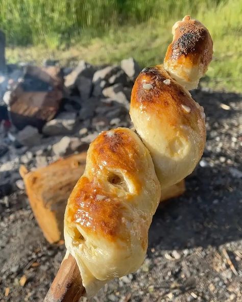 Campfire Bread on a Stick – Everything Ahnika Campfire Bread Recipe, Bread On A Stick, Campfire Bread, No Yeast Bread, Camp Food, Hot Pockets, Campfire Food, Boat Food, Campfire Cooking