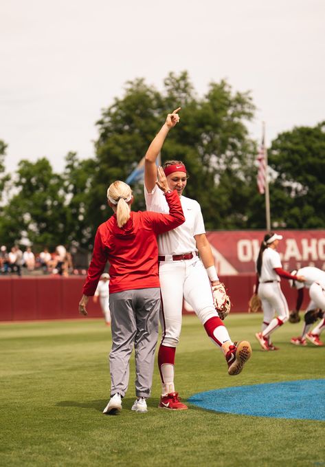 Kinzie Hansen, Ou Softball, Oklahoma Softball, Softball Things, College Softball, Softball Photos, Oklahoma University, Ou Sooners, Softball Quotes