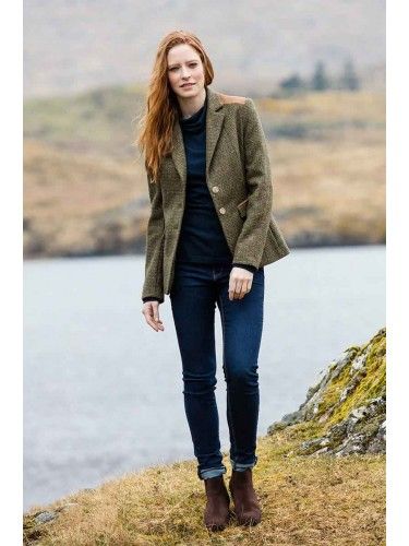 This is a great casual work look. Tweed Coat Outfit, Tweed Blazer Outfit, Tweed Jacket Outfit, Preppy Mode, Tweed Outfit, Tweed Blazer Women, Womens Tweed Jacket, Country Fashion, Blazer Outfit