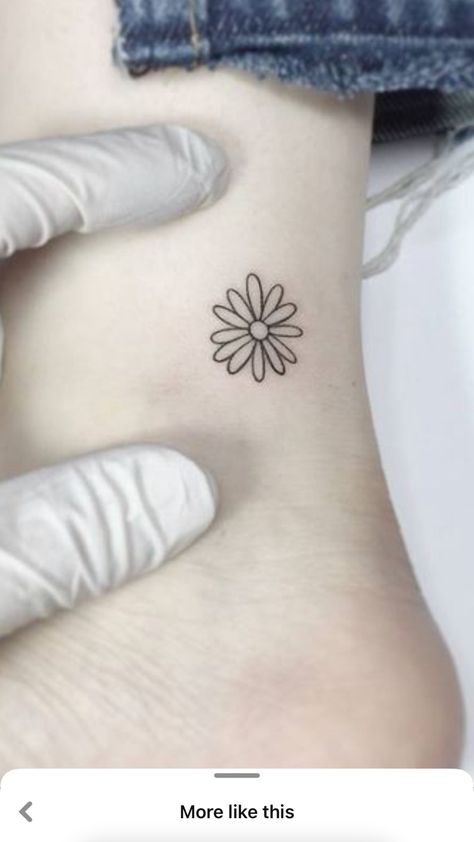 Small Daisy Tattoo, Tattoo On Ankle, Daisy Tattoo Designs, Cute Ankle Tattoos, Tiny Flower Tattoos, Daisy Flower Tattoos, Handpoke Tattoo, Daisy Tattoo, Small Flower Tattoos