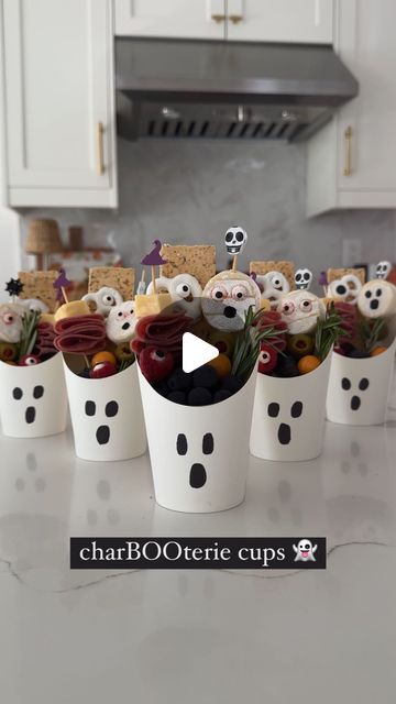 Charcuterie Halloween Cups, Halloween Charcuterie Cups Ideas, Halloween Inspired Appetizers, Halloween Charcuterie Cups, Wedding Party Snacks, Halloween Cheese Board, Halloween Catering, Charcuterie Skewers, Hot Honey Sauce