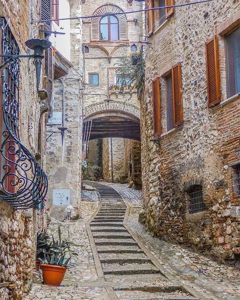 Another travel memory: Street view in Narni, Italy Umbria Italy, Architecture History, Vatican City, Pictures Of People, Travel Memories, Umbria, Travel Experience, Beautiful Photo, Life Is Good